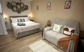 The Hive - Cosy Studio In Wells City Centre